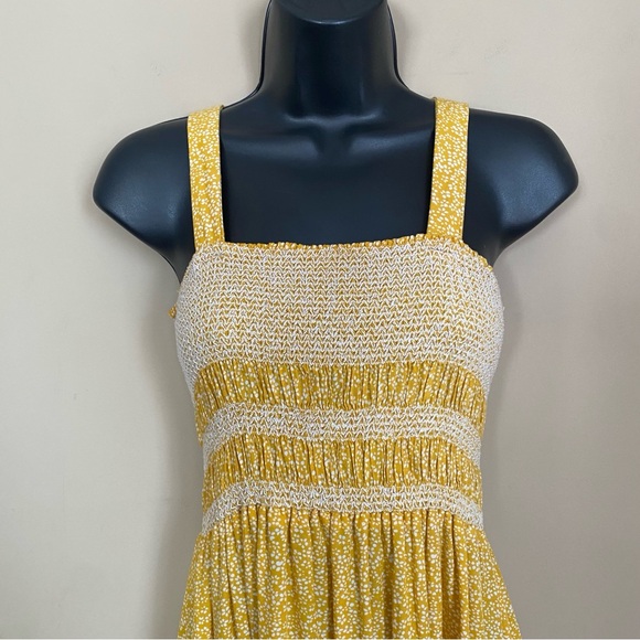 QED London Gold Yellow and White Ditsy All Over Print Tiered Maxi Dress - Picture 4 of 9